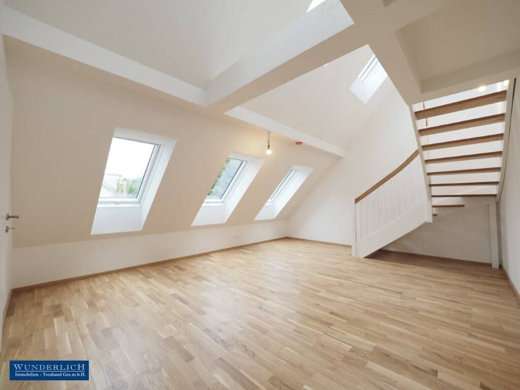 Dachgeschossmaisonette mit großem Balkon Top-Erstbezug