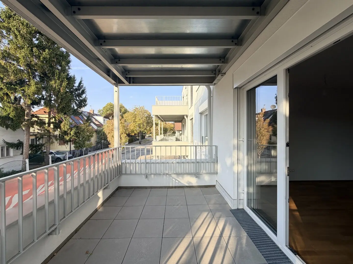 Commission-free first occupancy! Three-room apartment with balcony and garage parking space
