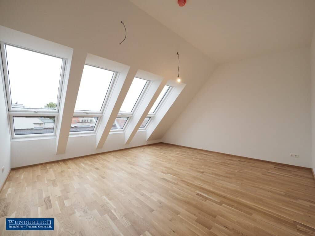 Attic apartment with large balcony Top first occupancy