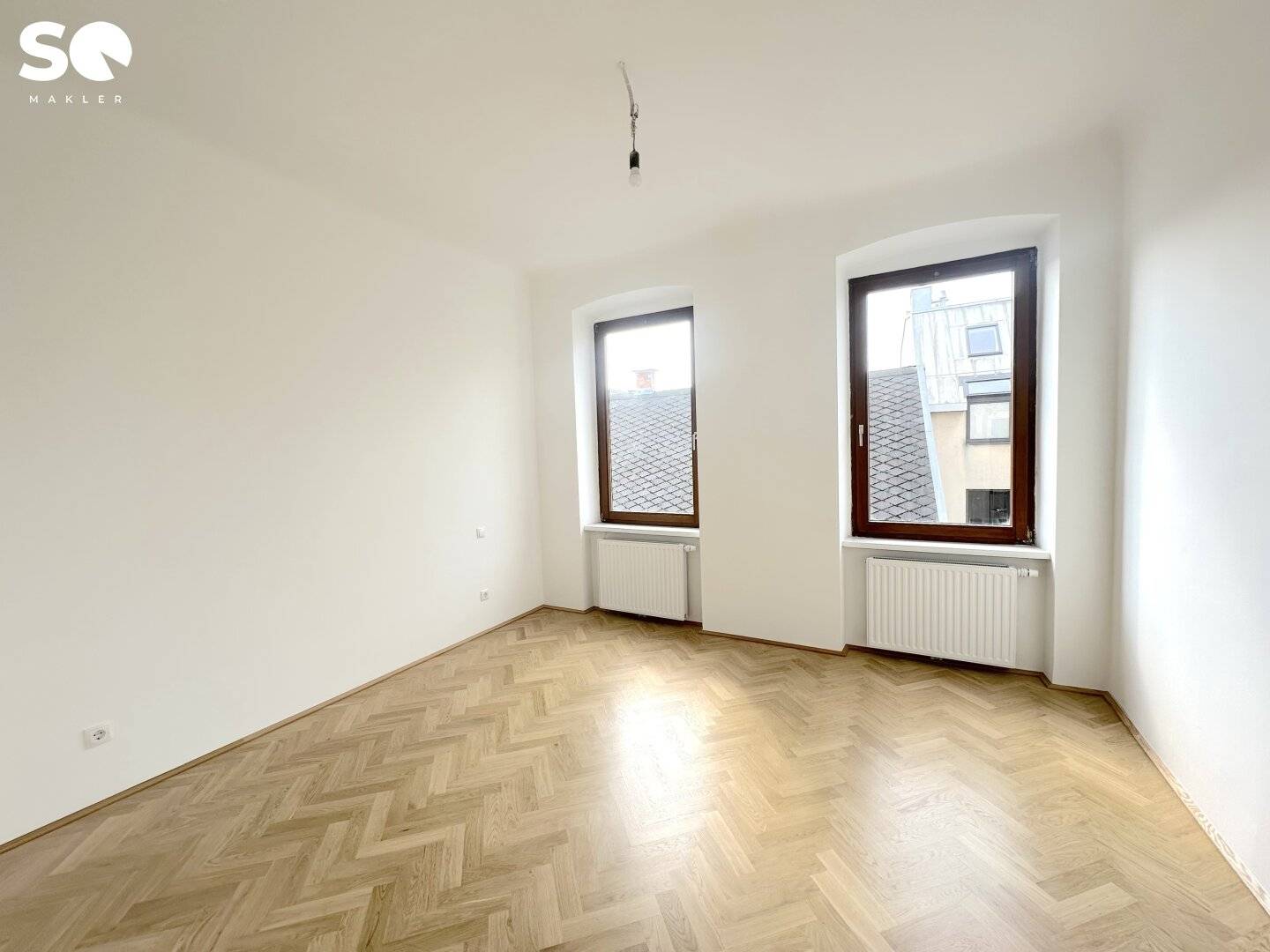 #SQ Elegant historic office in first occupancy residential use possible top renovated with 3 rooms and courtyard side balcony read more? no punctuation here? but we keep as requested? we must provide no dashes; but there is a question mark. I'll remove the question.