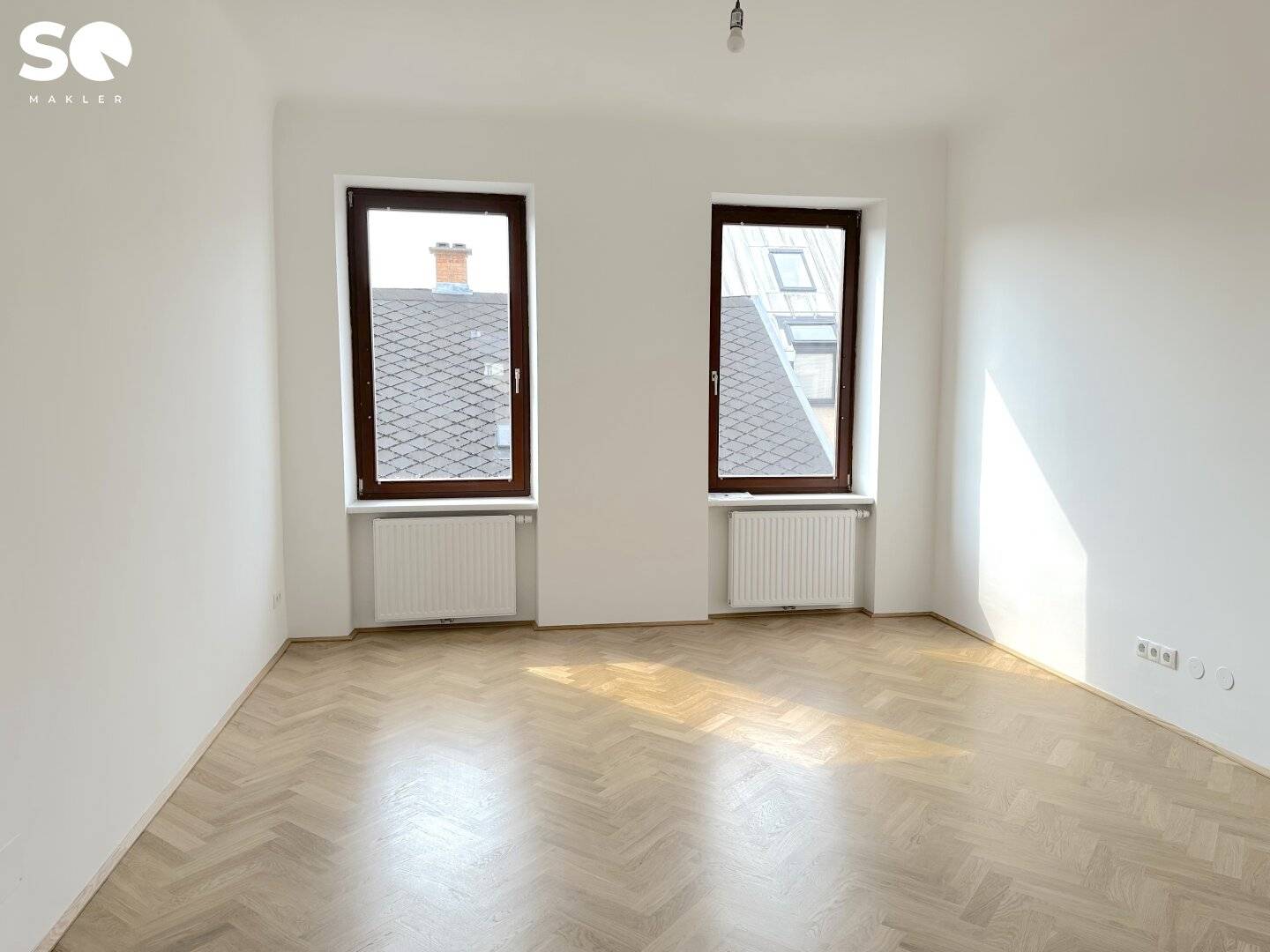 #SQ Elegant historic office in first occupancy residential use possible top renovated with 3 rooms and courtyard side balcony read more? no punctuation here? but we keep as requested? we must provide no dashes; but there is a question mark. I'll remove the question.
