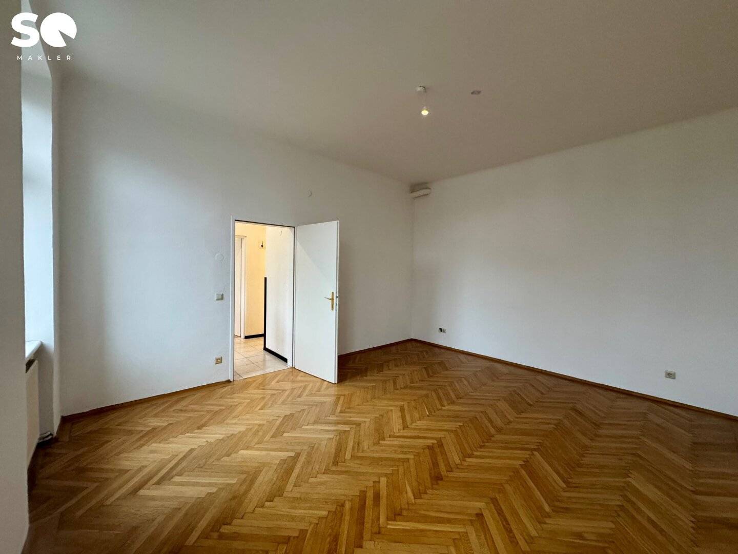 Urban living with good accessibility! Bright 2-room apartment for sale