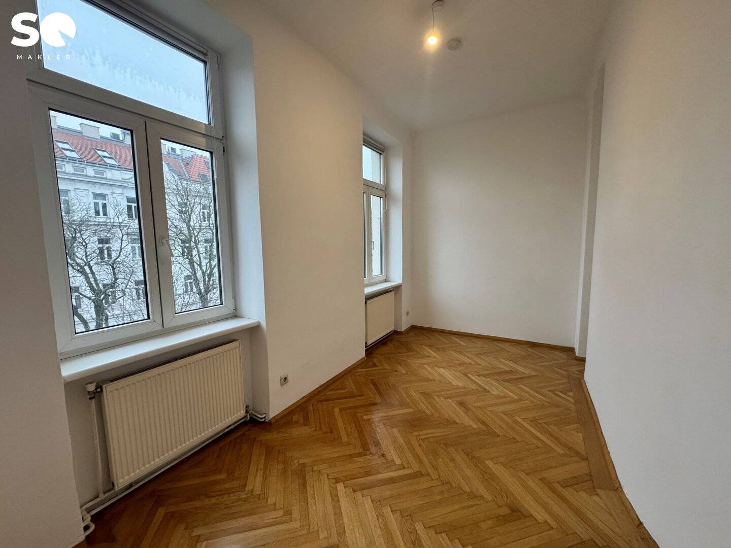 Urban living with good accessibility! Bright 2-room apartment for sale