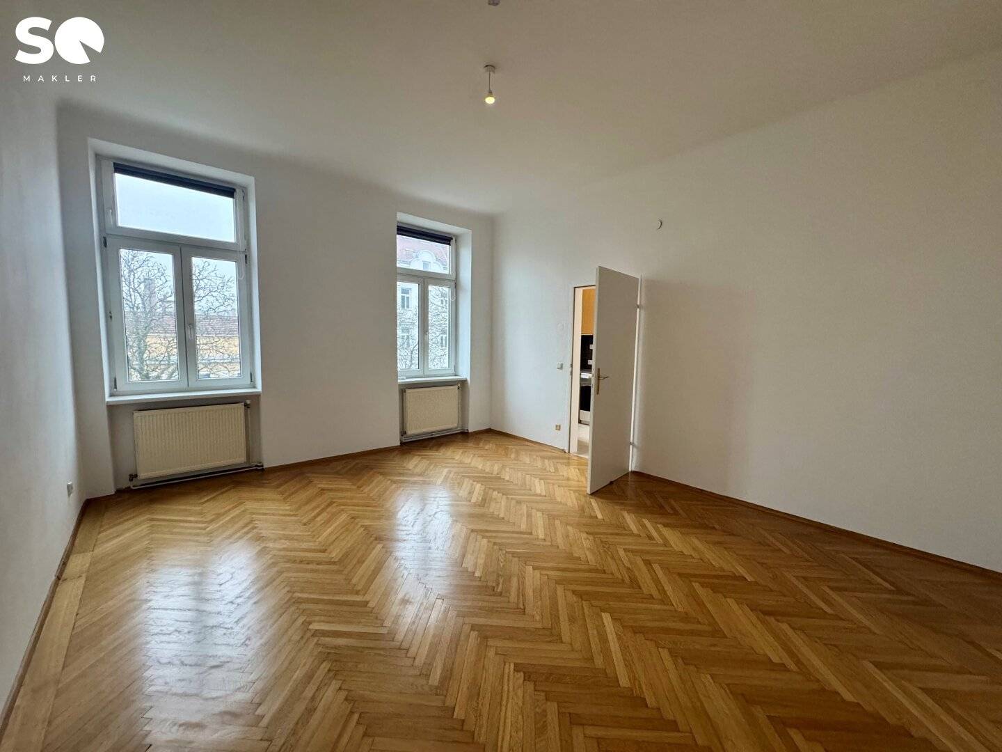 Urban living with good accessibility! Bright 2-room apartment for sale