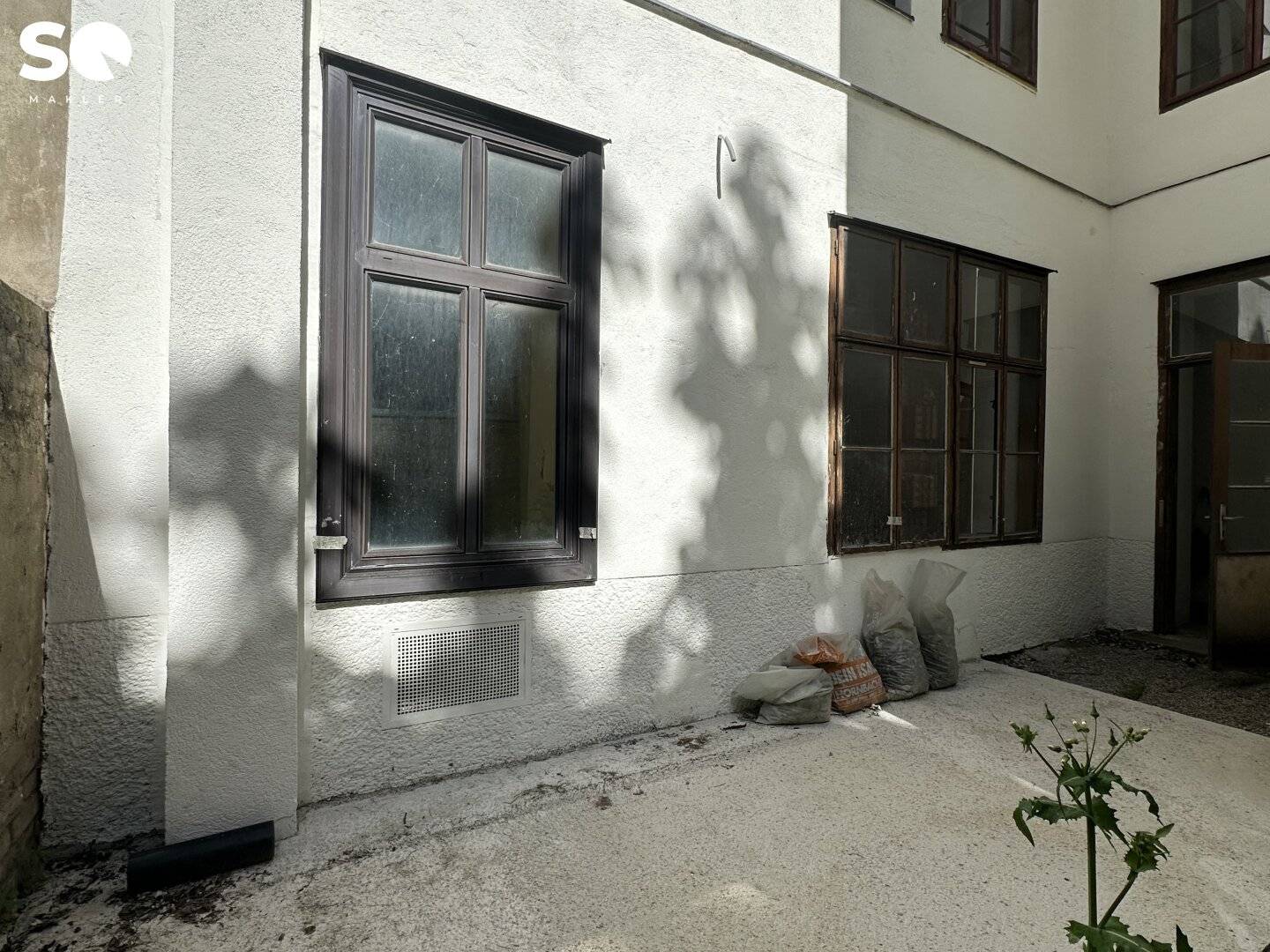 SQ Charming two room apartment with terrace and garden in courtyard location central and quiet location in the 20th district Airbnb rental possible