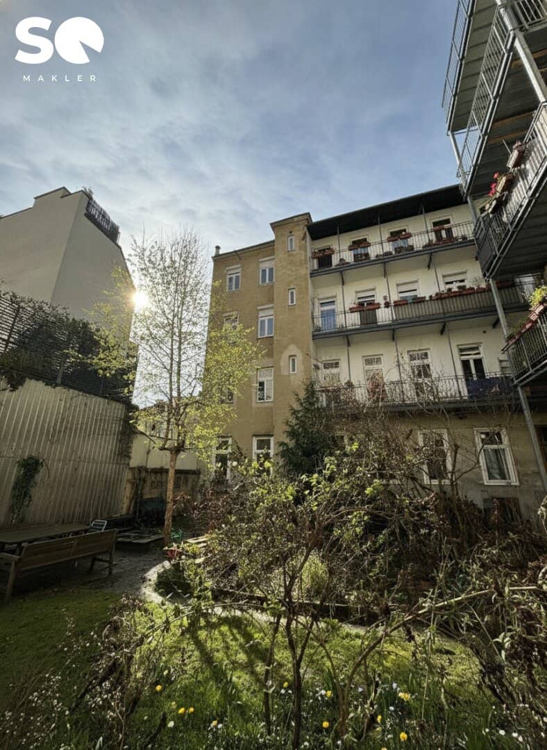 SQ Renovated compact city old building apartment with park view and outstanding infrastructure