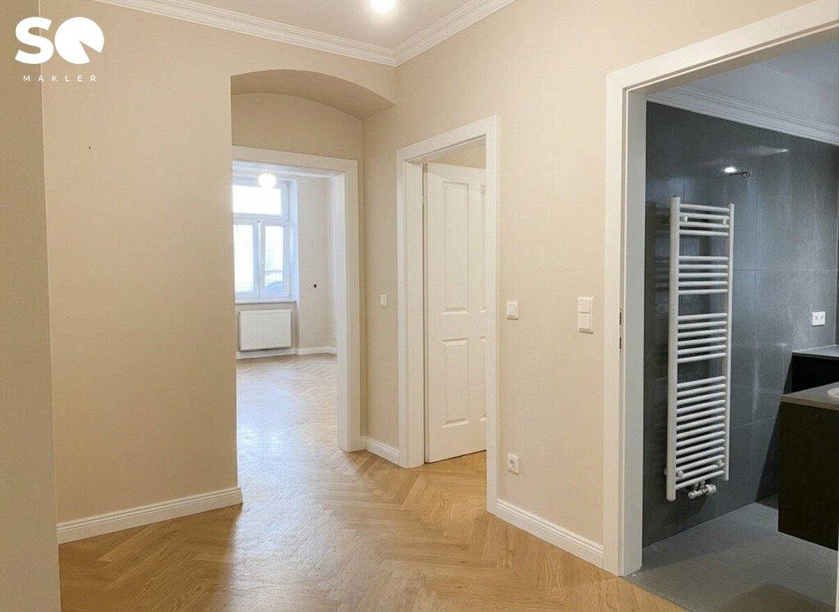 SQ Renovated compact city old building apartment with park view and outstanding infrastructure