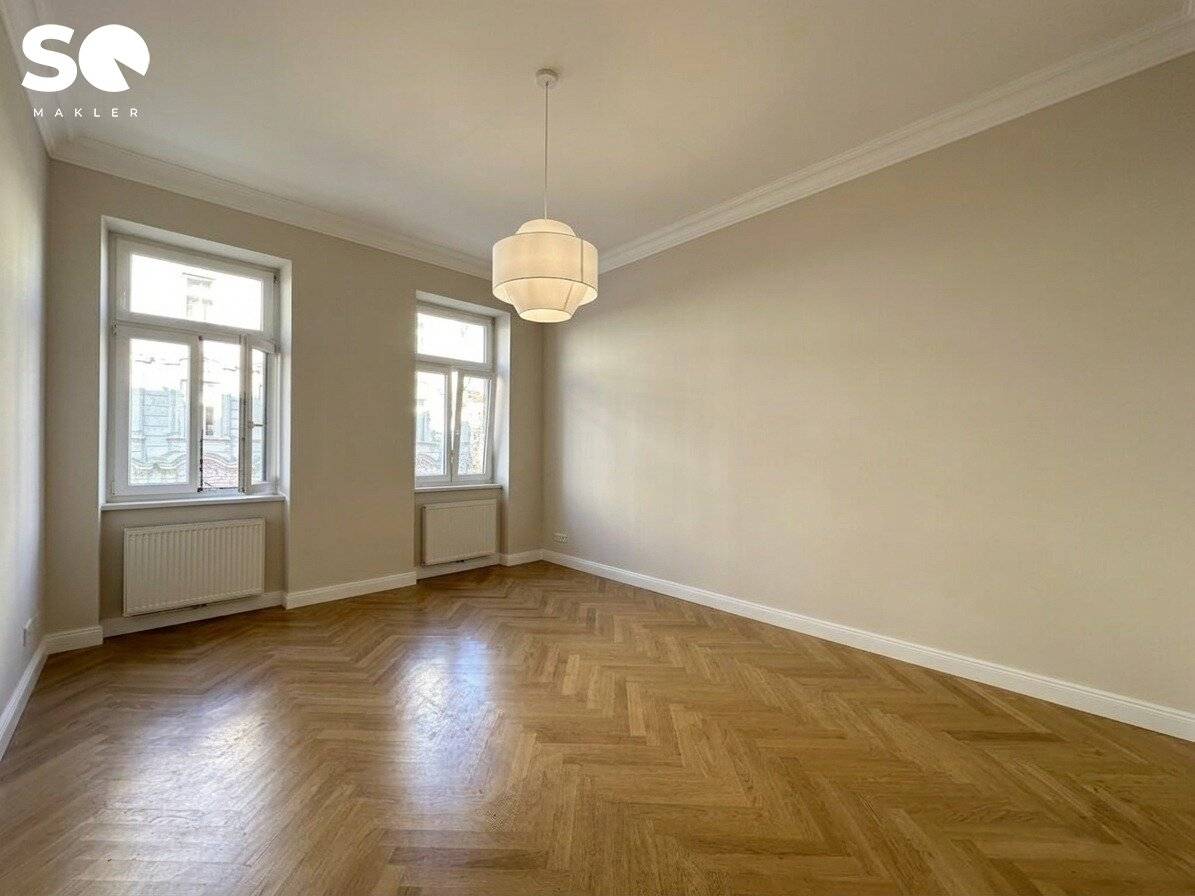 SQ Renovated compact city old building apartment with park view and outstanding infrastructure