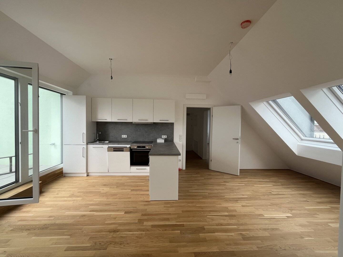 Fantastic four-room roof terrace apartment with garage space in top location