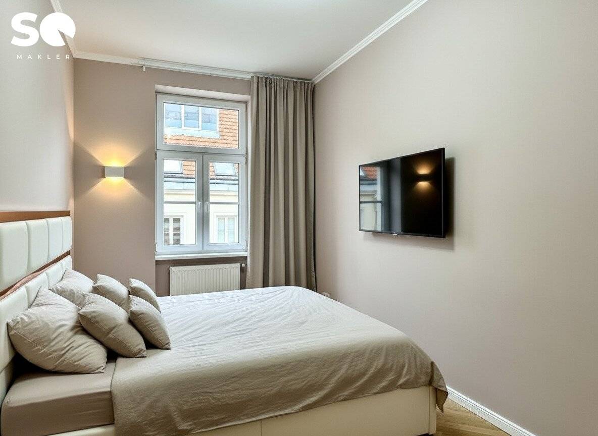 #SQ - renovated, light-filled and ideally laid out - 2-room old-building apartment on the 3rd floor