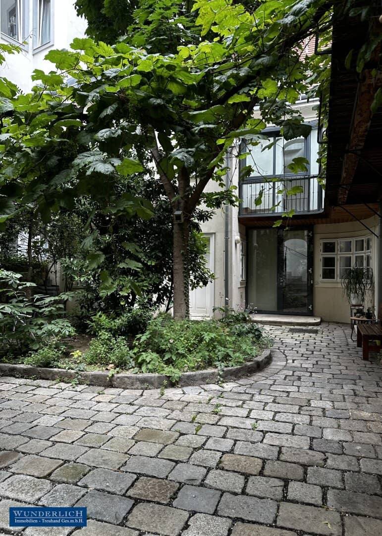 Roof terrace in Biedermeier house