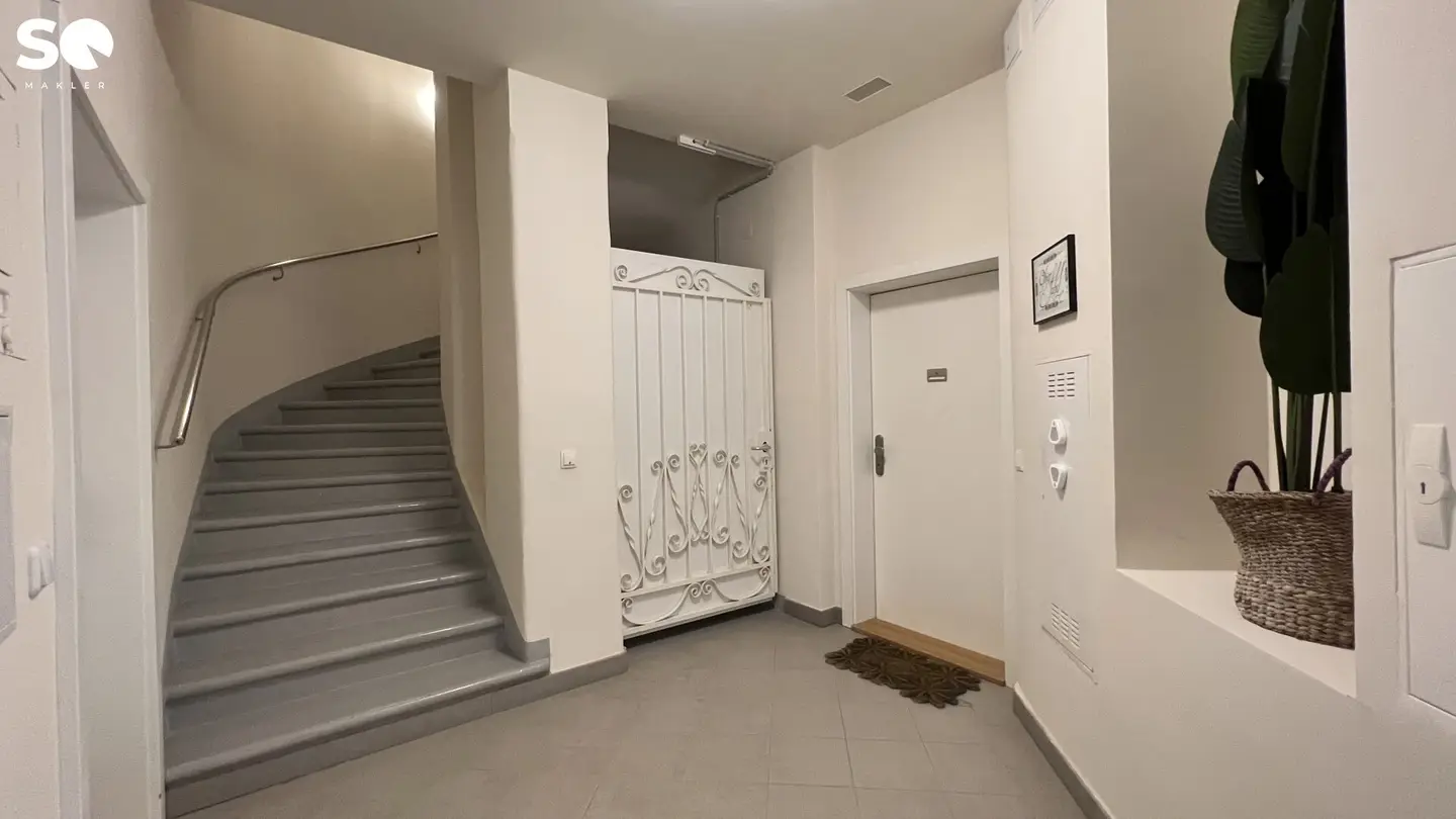 Indefinitely rented old building apartment in top location near Westbahnhof and Mariahilferstraße