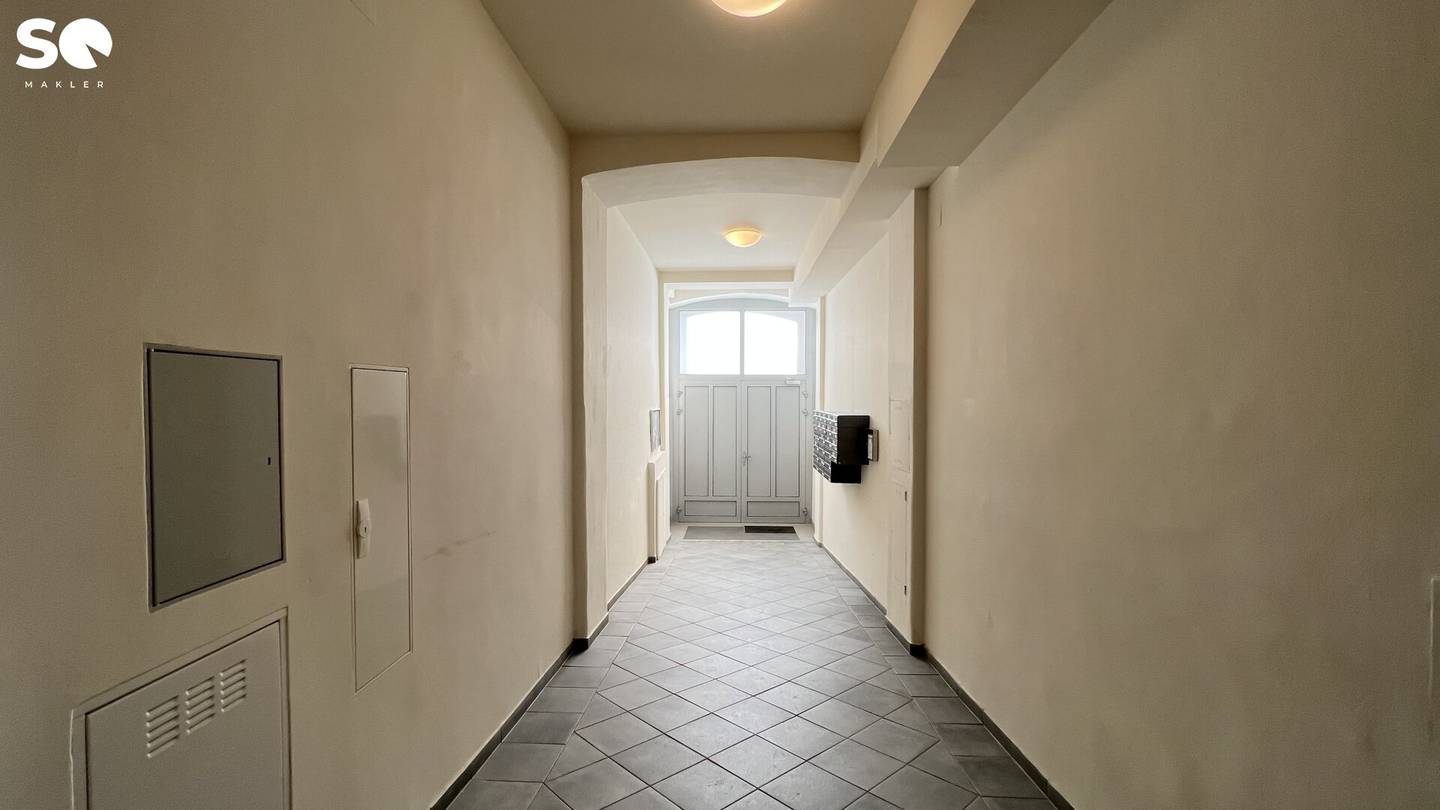 Indefinitely rented old building apartment in top location near Westbahnhof and Mariahilferstraße in Vienna 15th district