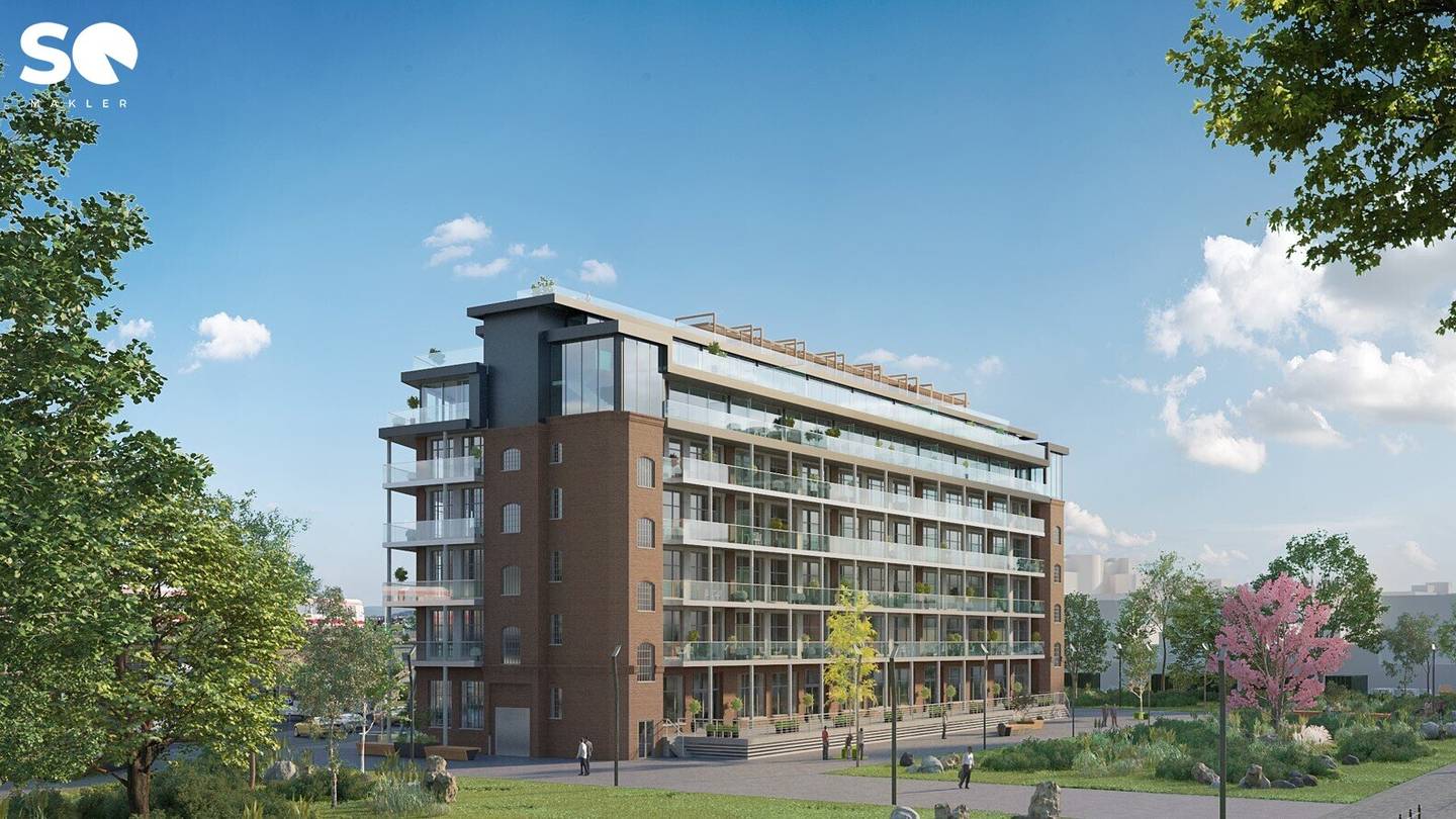 SQ - Commercial Property Including an Existing Brick Building - Data Center Suitability - Warehouse or Offices
