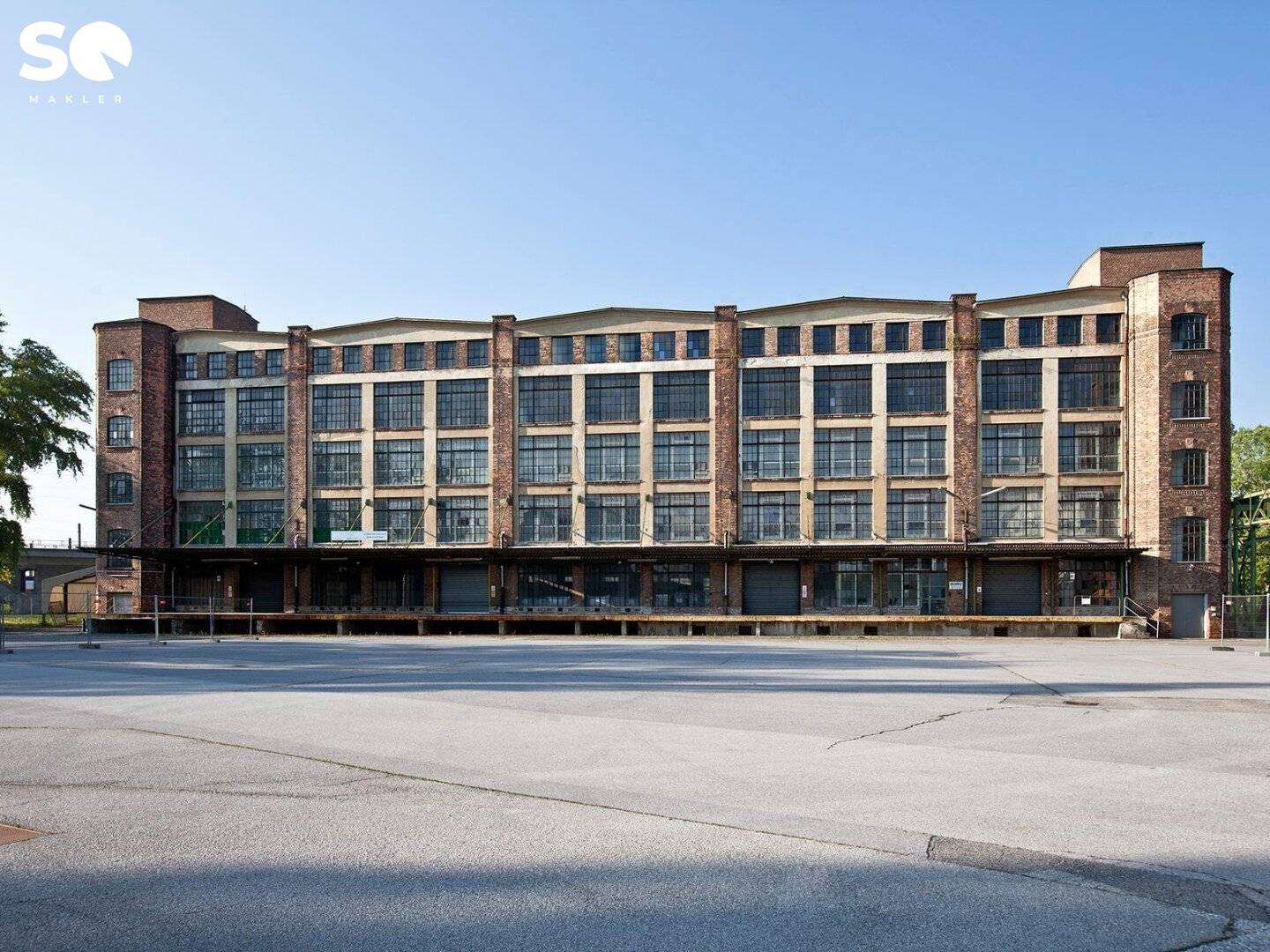 SQ - Commercial Property Including an Existing Brick Building - Data Center Suitability - Warehouse or Offices