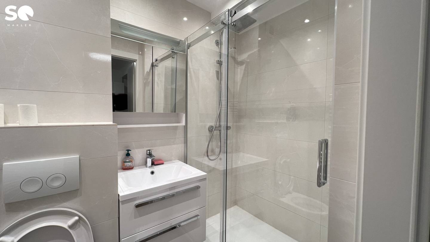 # SQ - Renovated 2 Rooms on the Ground Floor in 1010 WIEN - Tiefer Graben