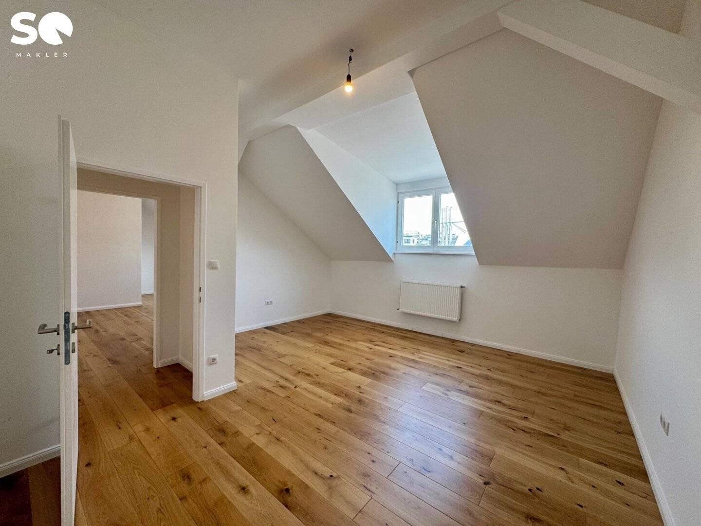 #SQ - LICHTDURCHFLUTETE DACHGESCHOSSWOHNUNG MIT BALKON IN RUHELAGE!