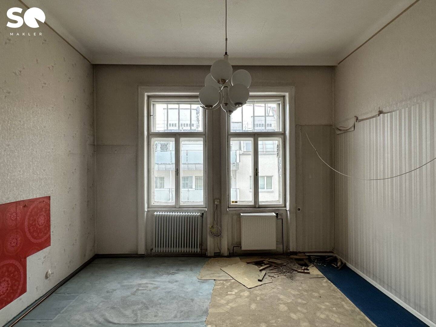 Sunny old building apartment with balcony in a desirable location in the 4th district there is no extra punctuation in title but we keep the content natural to English and preserve proper names