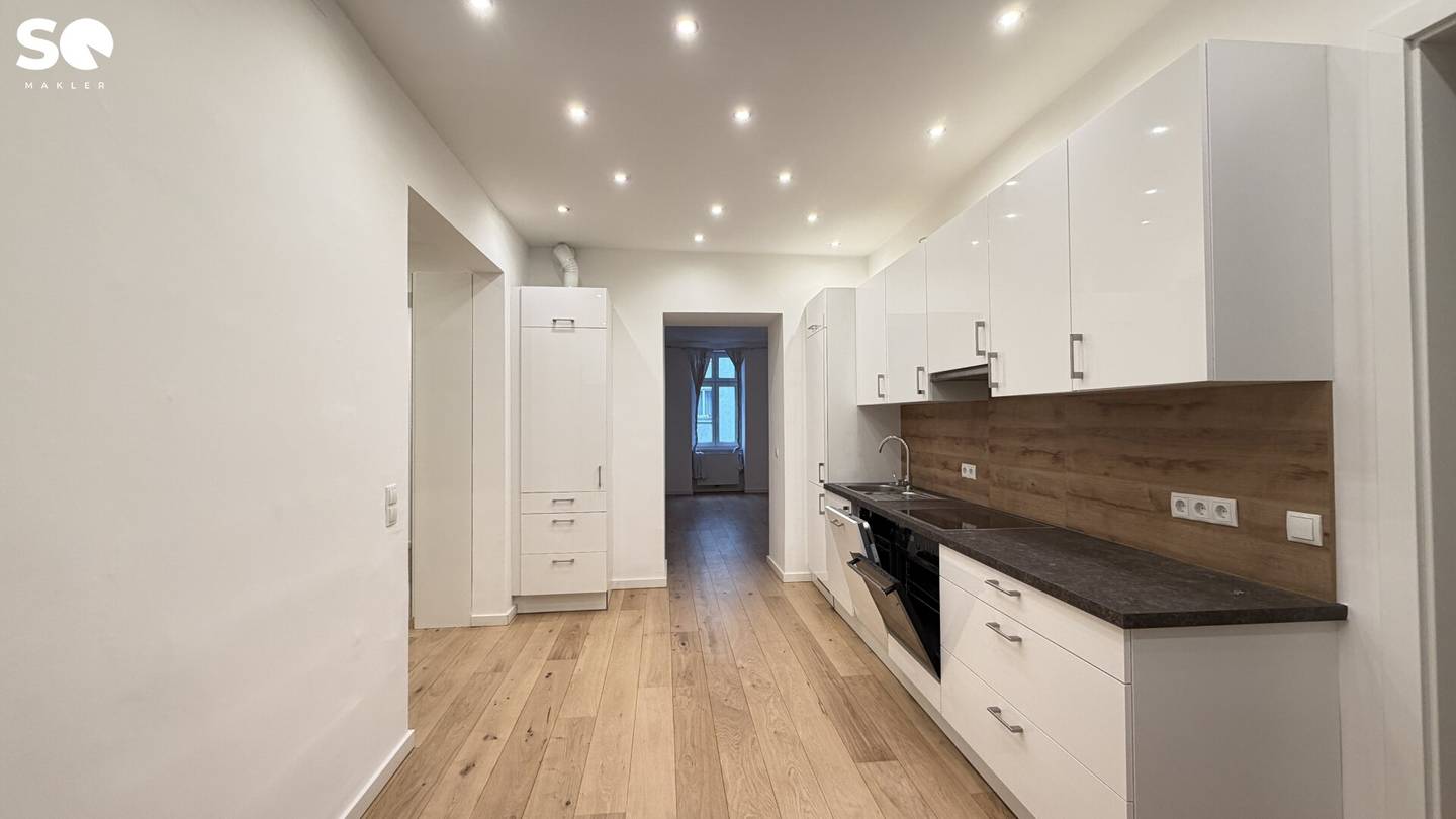Modern old building apartment in the Apostelgasse with 5 rooms