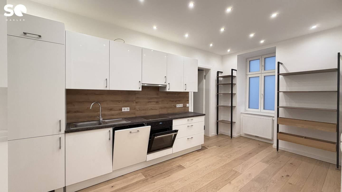Modern old building apartment in the Apostelgasse with 5 rooms