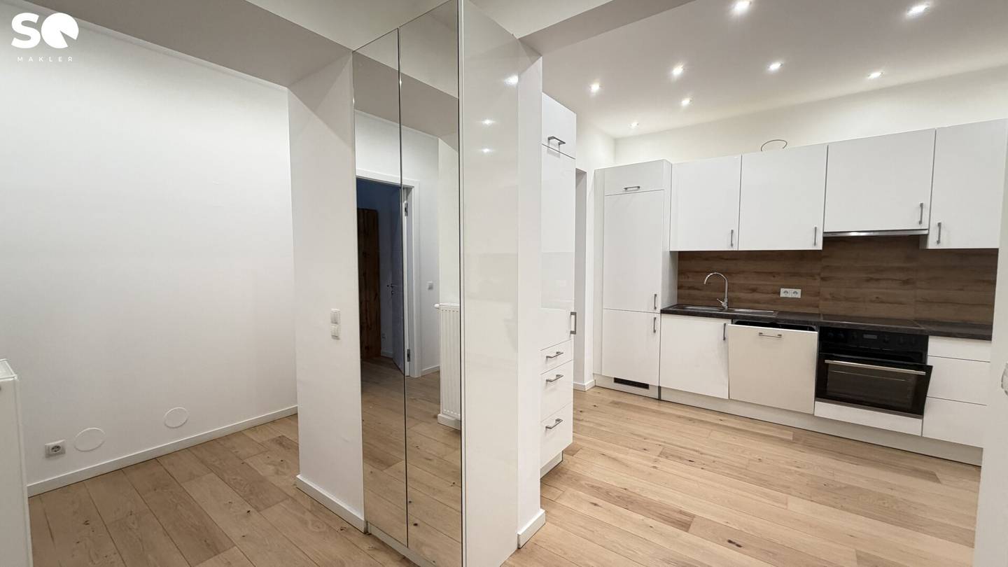 Modern old building apartment in the Apostelgasse with 5 rooms