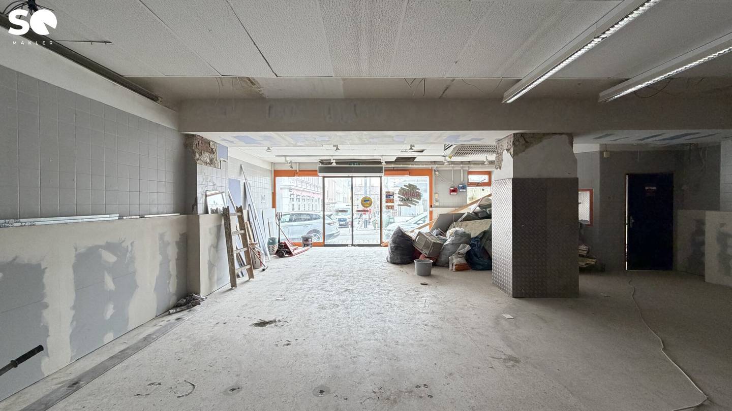 SQ Large Commercial Space with Up To 7 Meter Ceiling Height (!) Ideal as Event Hall or Fitness Center or Discount Store 1170 WIEN