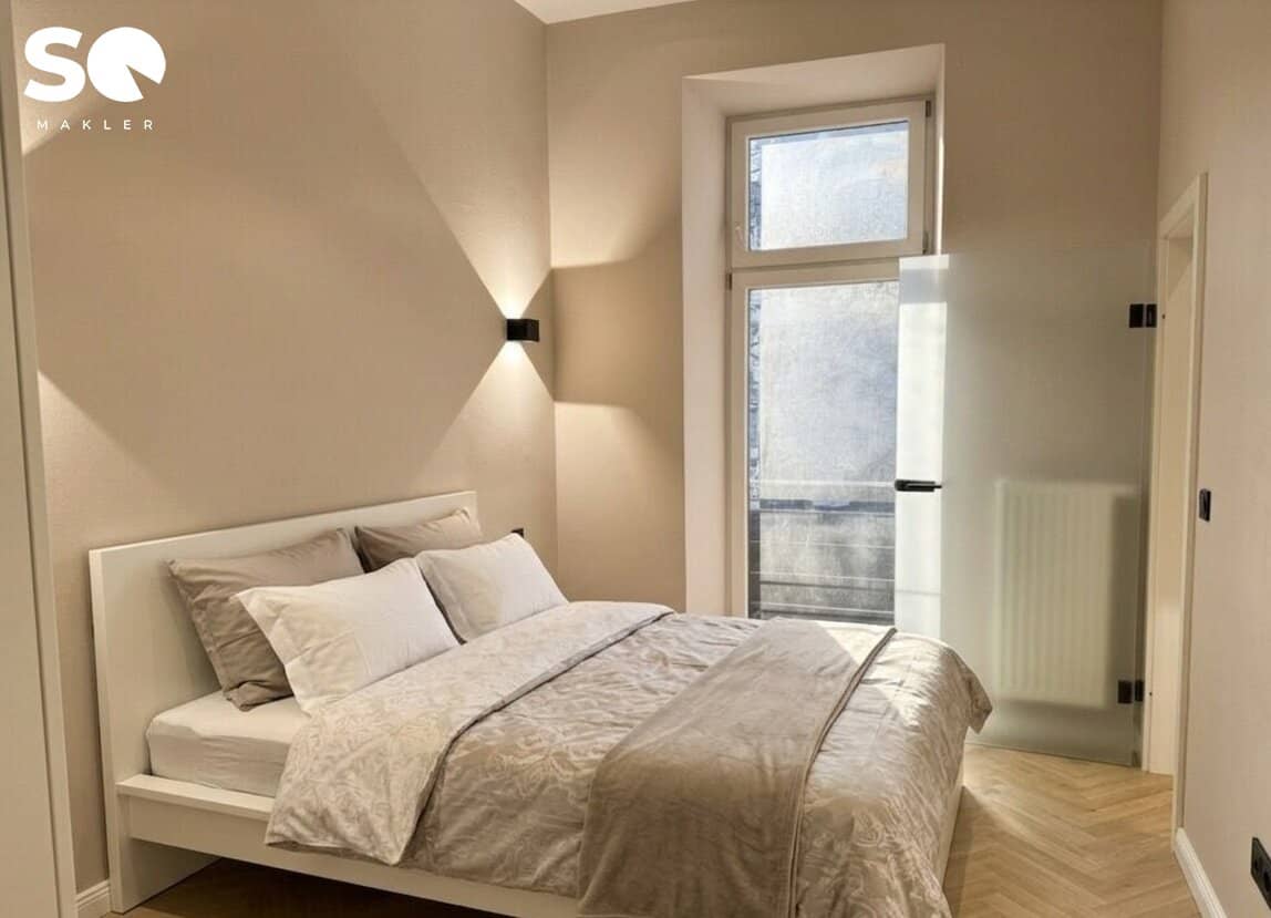#SQ 2 room first occupancy in quiet location stylish old building ideal layout and French balcony
