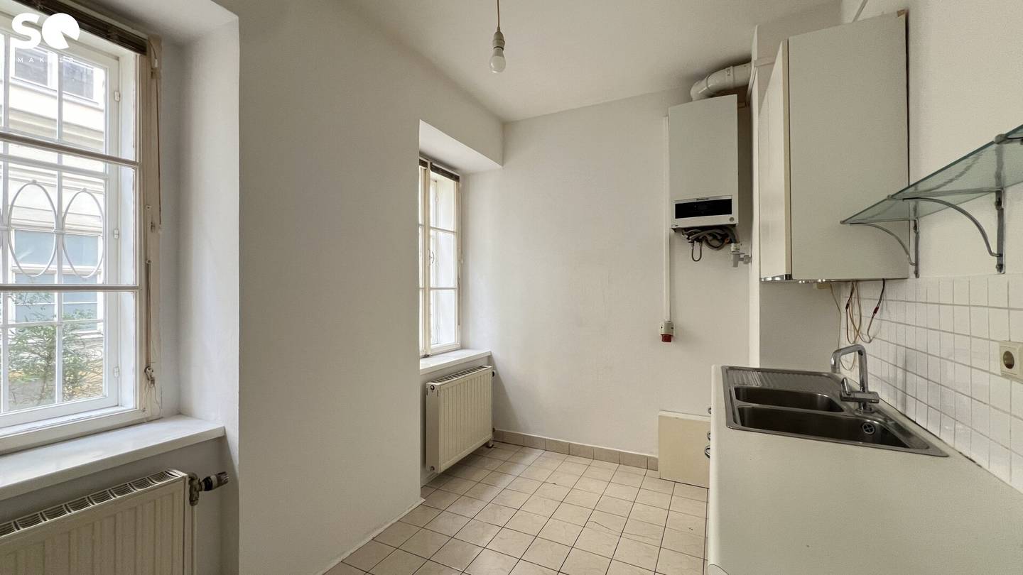 Fixed-term rented quiet ground floor apartment 2 rooms pedestrian zone 1070 Vienna