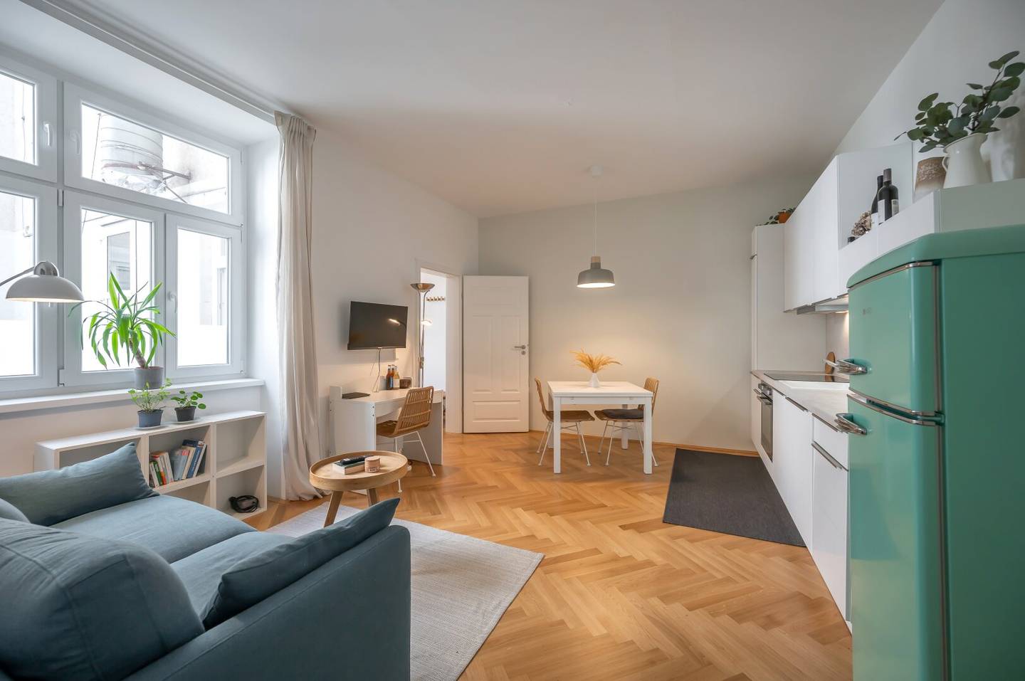 ++NEU++ Stilvoller Altbau-Zweitbezug mit 2 Zimmern in begehrter Lage