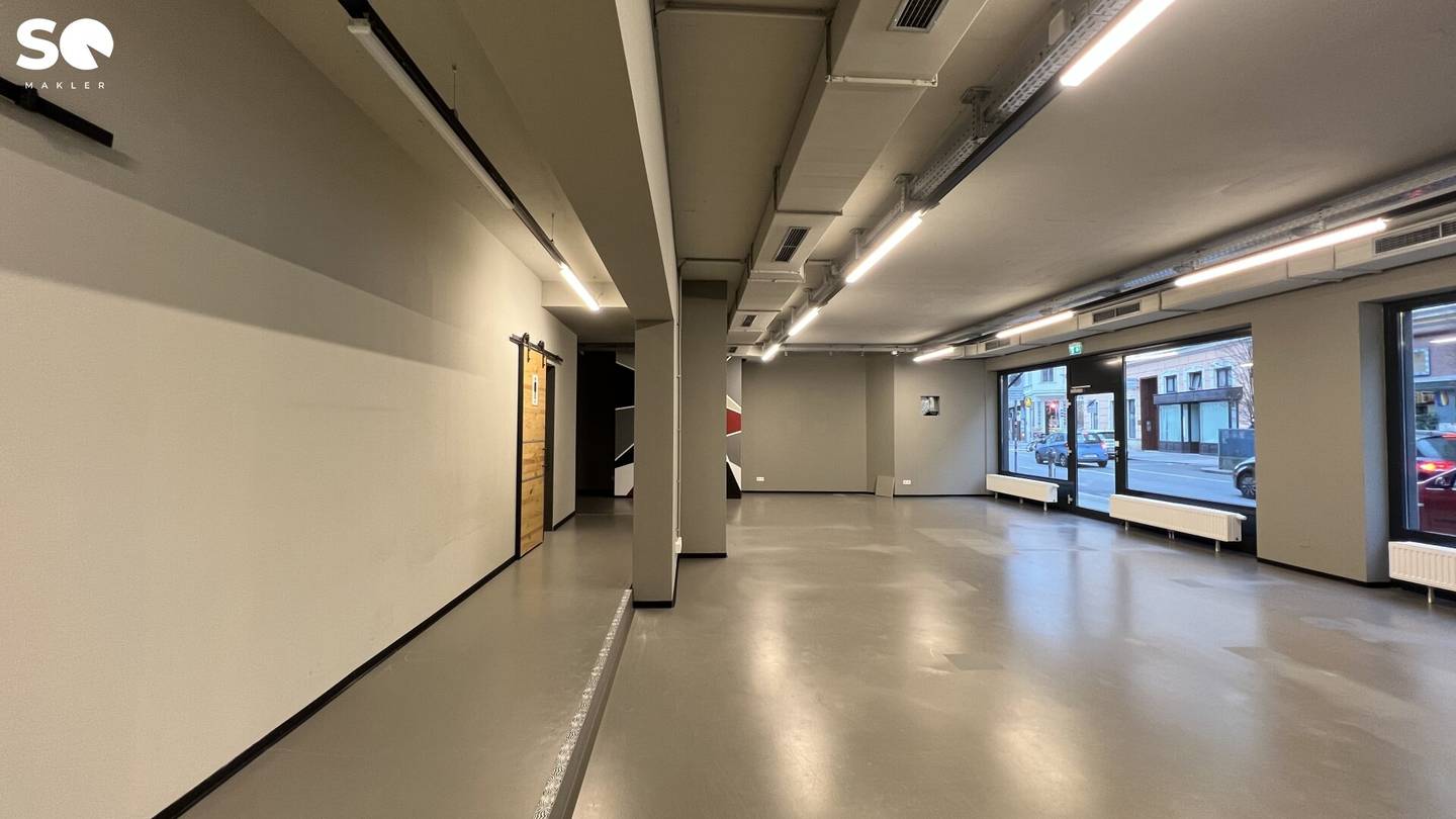 # SQ - RENOVATED RETAIL UNIT AT ELTERNLEINPLATZ - RETAIL UNIT ON BUSY HERNALSER HAUPTSTRASSE - NEAR FUTURE U-BAHN U5