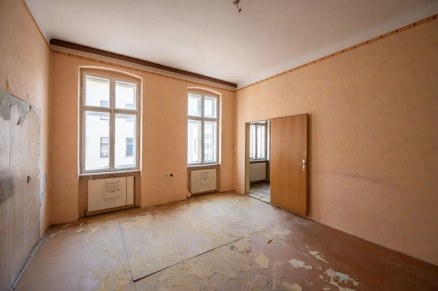 NEW 2 room old building apartment! great expansion potential!