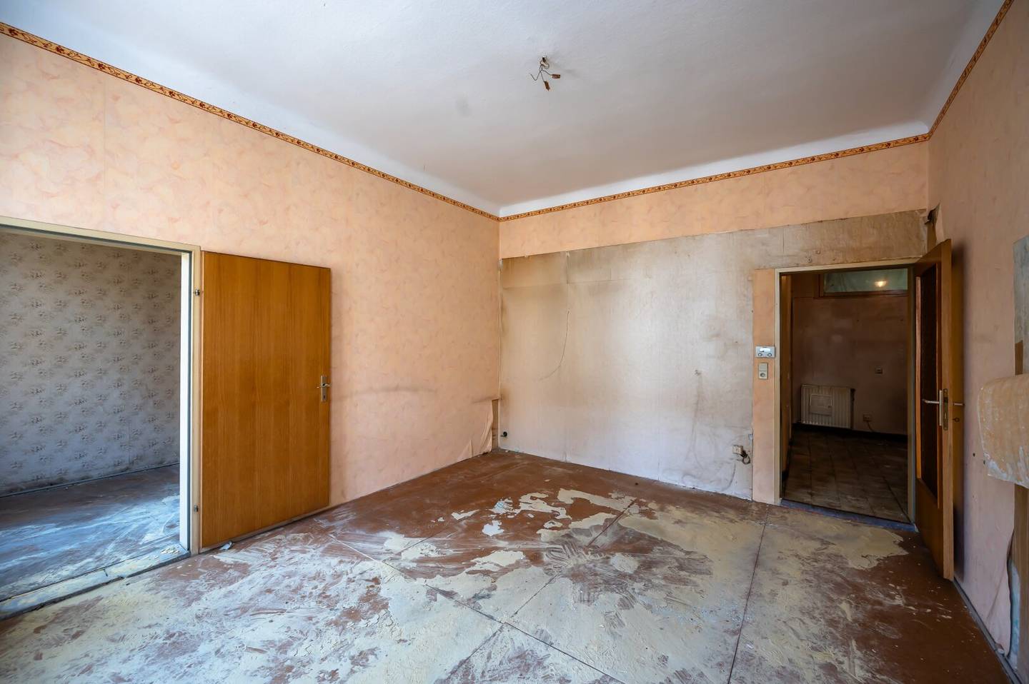 ++NEU++  2-Zimmer Altbau-Wohnung! viel Ausbaupotential!