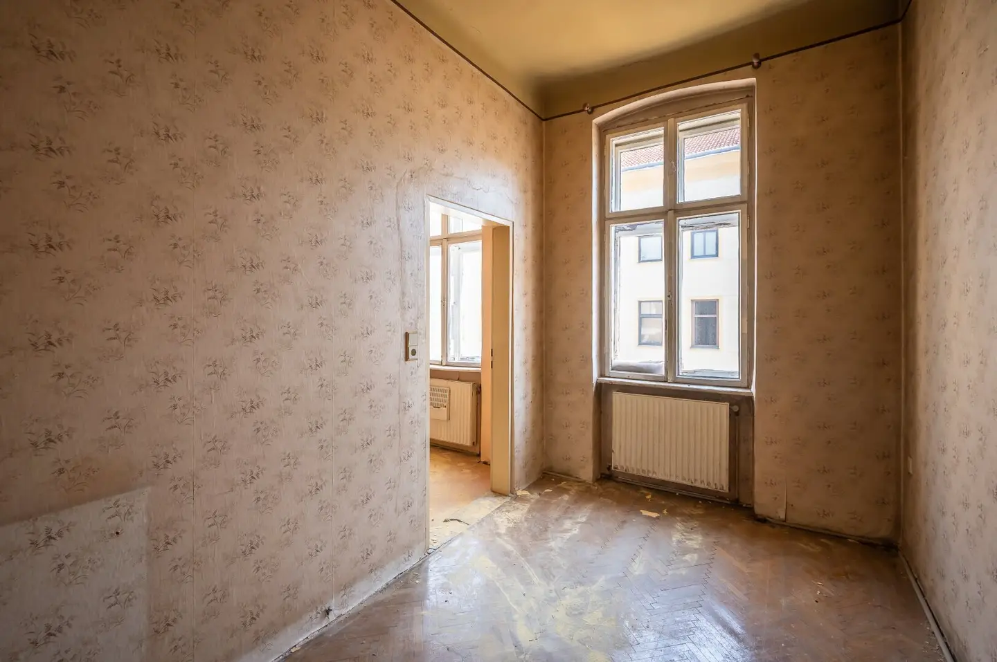 NEW 2 room old building apartment! great expansion potential!