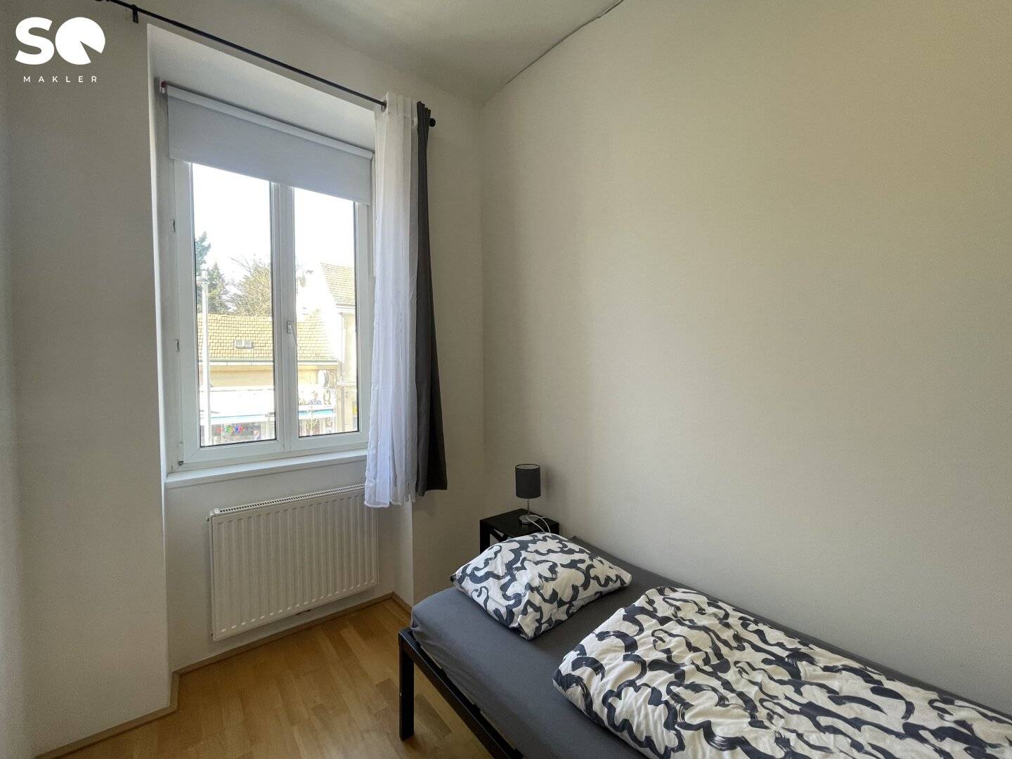 SQ Central Location at the Spitz 3 room Old Building Apartment Renovated and Well Maintained Short Term Rental Possible