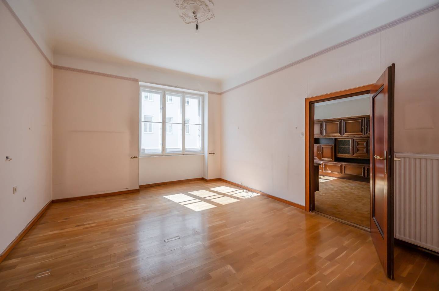 ++NEU++ Sanierungsbedürftige 3-Zimmer Altbau-Wohnung - großes Potenzial!