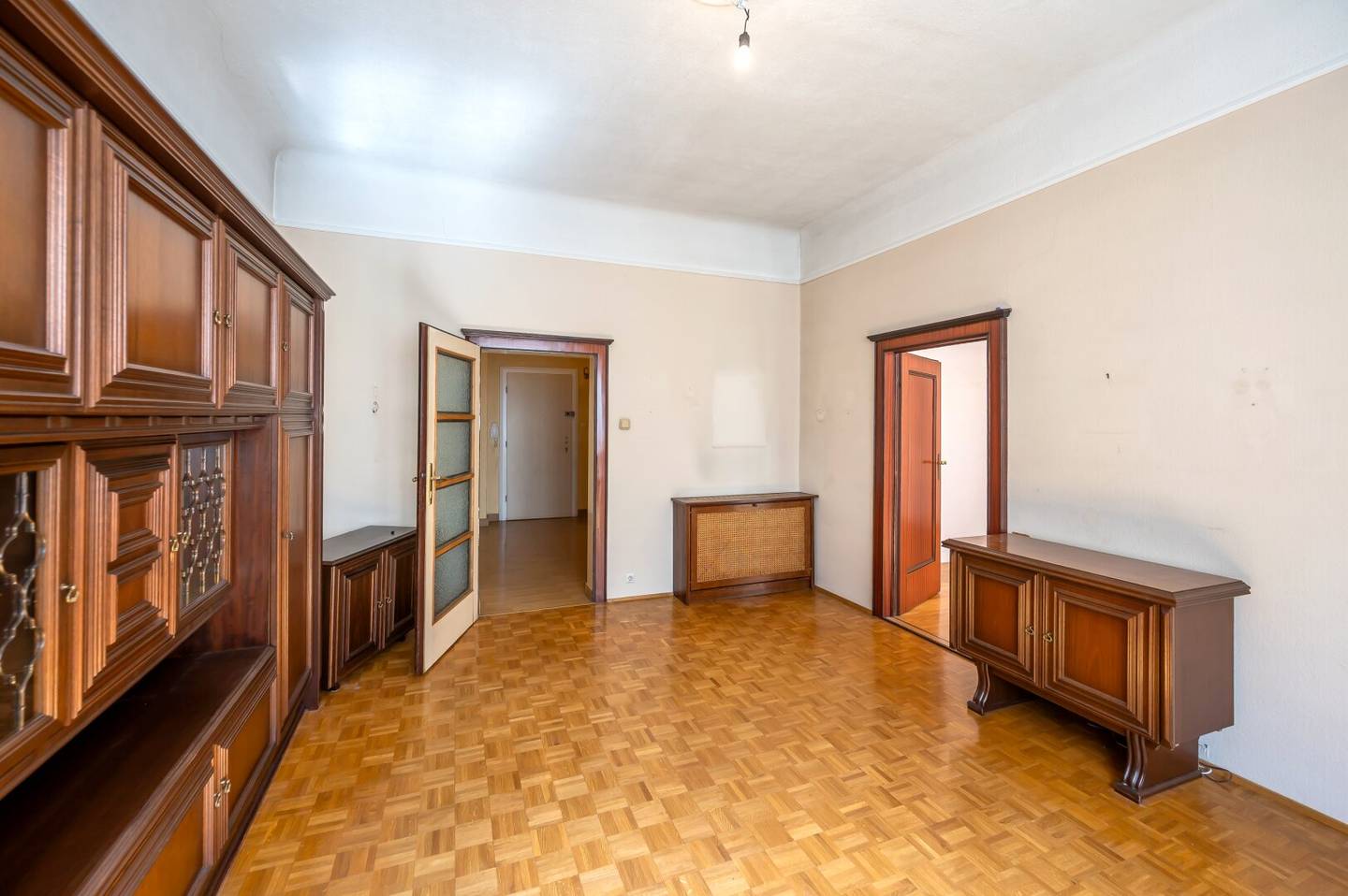 ++NEU++ Sanierungsbedürftige 3-Zimmer Altbau-Wohnung - großes Potenzial!