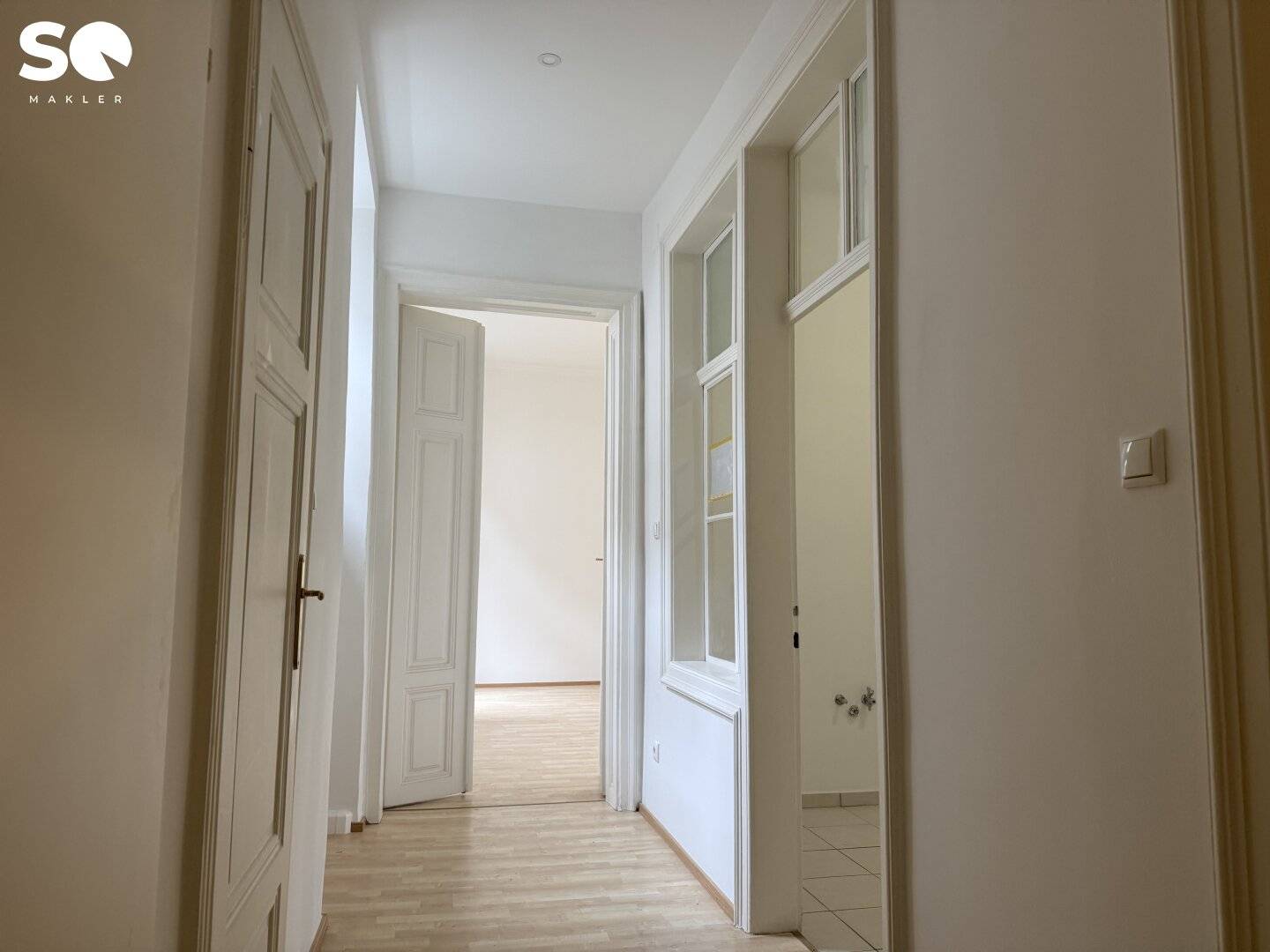 SQ Modernized historic apartment with charm