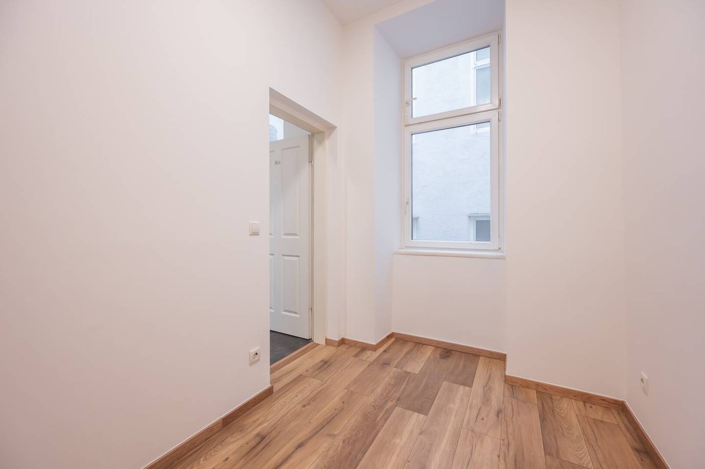 Hannovermarkt well maintained two room old building apartment Airbnb exemption permit is in place