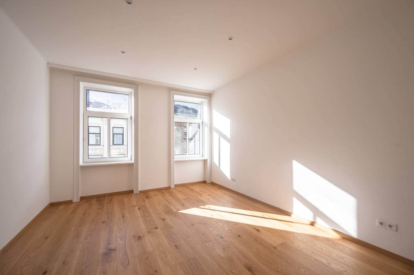 ++NEW++ Small but mighty: 1 room first occupancy old building apartment in a great house