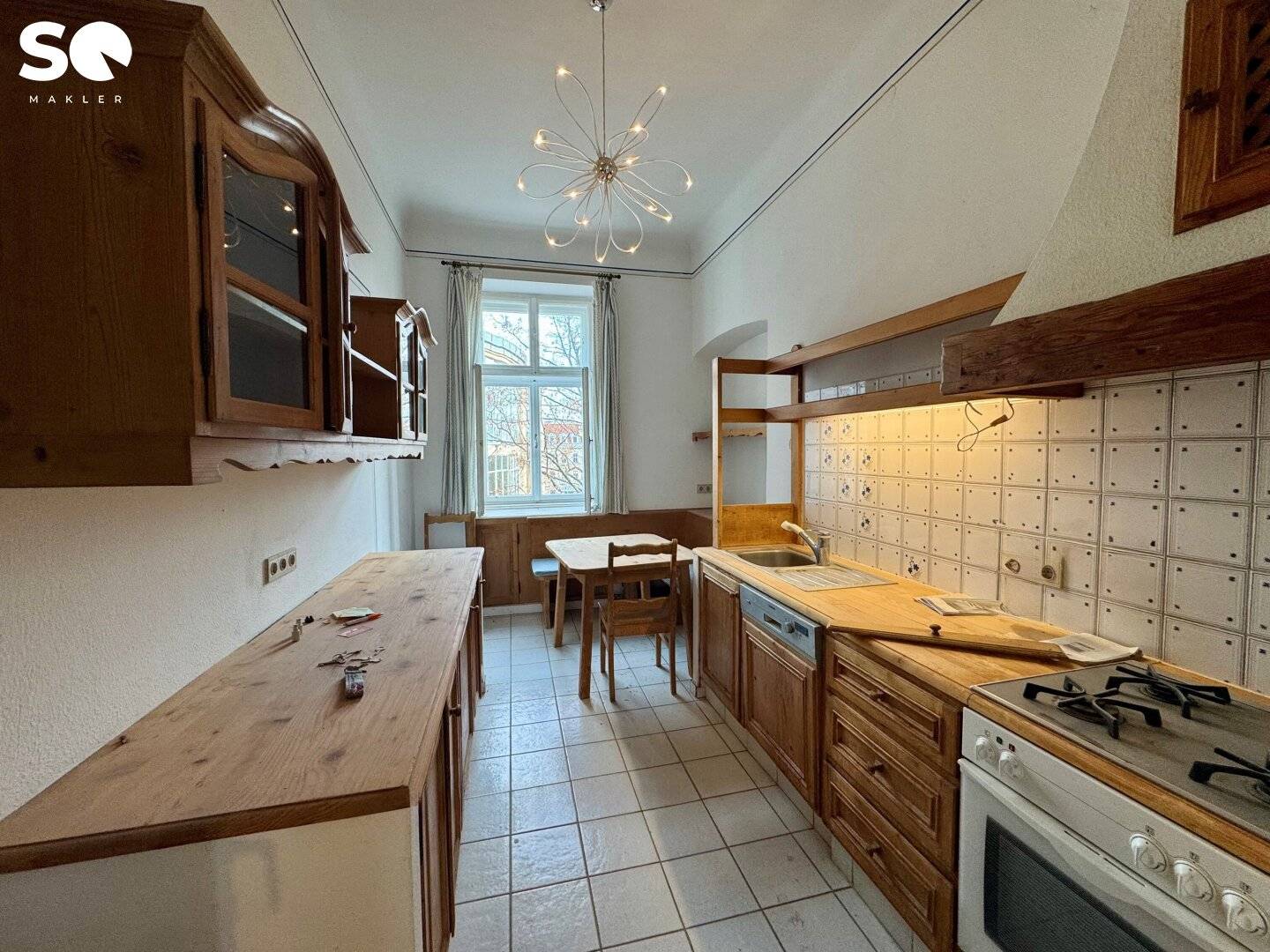 #SQ BRIGHT five room old building apartment with balcony near U2 Rathaus