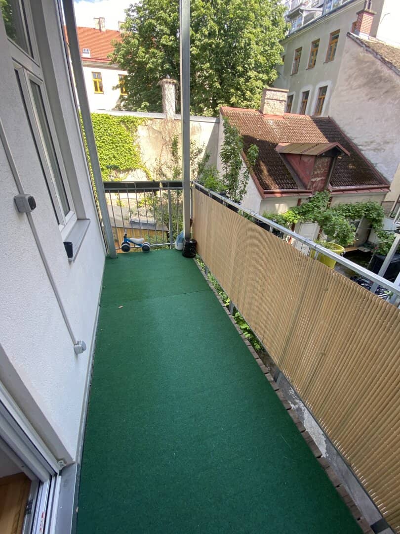 Großzügige 4 Zimmer Altbauwohnung  mit Terrasse und 2 Bädern, in Top - Zustand