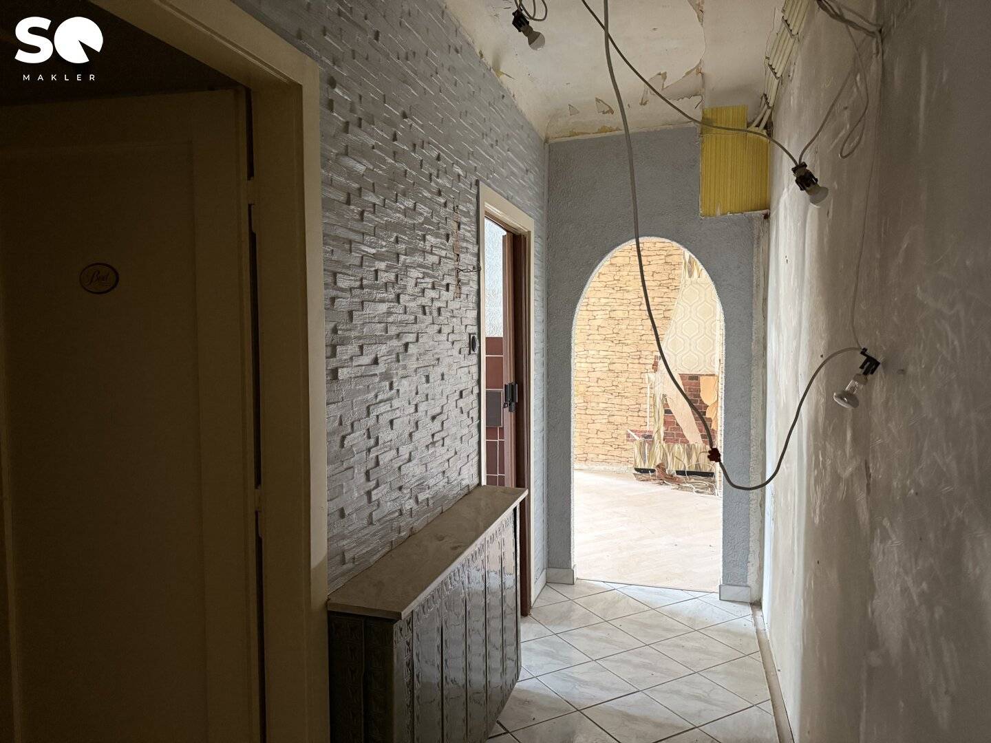 #SQ Renovation needed approximately 57 m² apartment near Brunnenmarkt affordable rent with reasonable rent? no that seems redundant to mention twice; adjust: #SQ Renovation needed approximately 57 m² apartment near Brunnenmarkt affordable rent