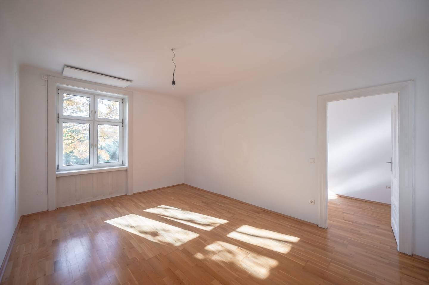 ++NEW++ Charming Period Apartment – Renovation Opportunity (2 Rooms)