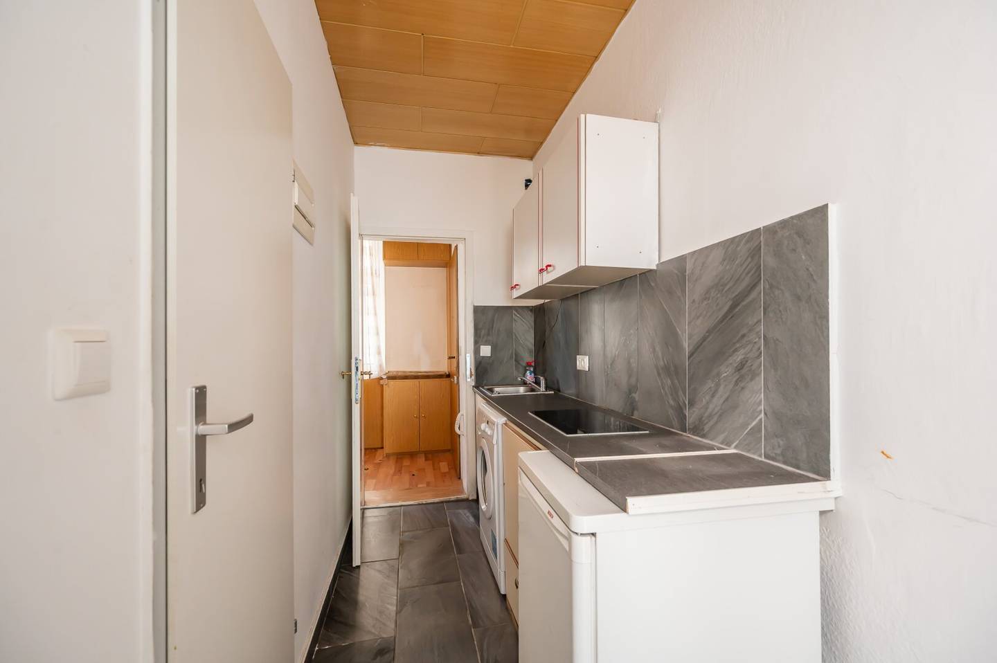 ++NEW++ renovation needed 1 room old building apartment