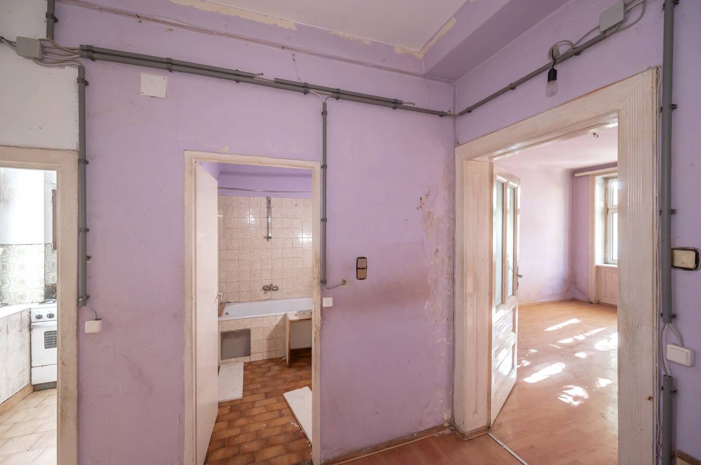 ++NEW++ Period apartment with potential – 2 rooms in need of renovation
