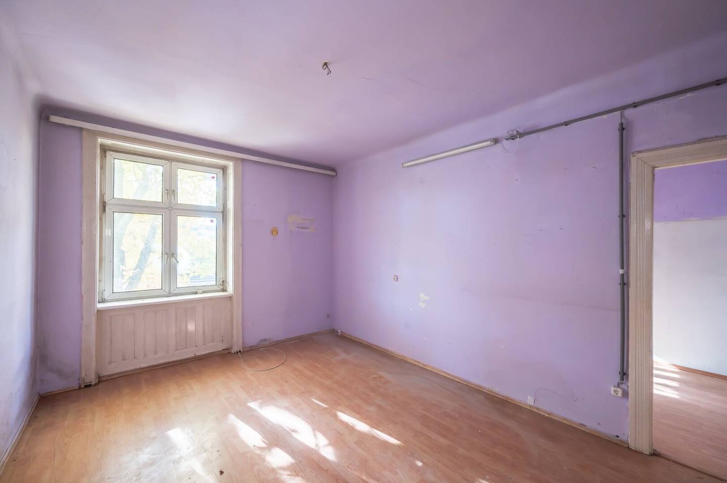 ++NEW++ Period apartment with potential – 2 rooms in need of renovation