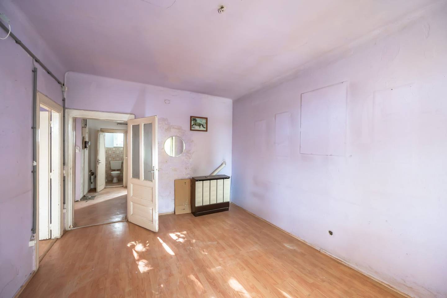 ++NEW++ Period apartment with potential – 2 rooms in need of renovation