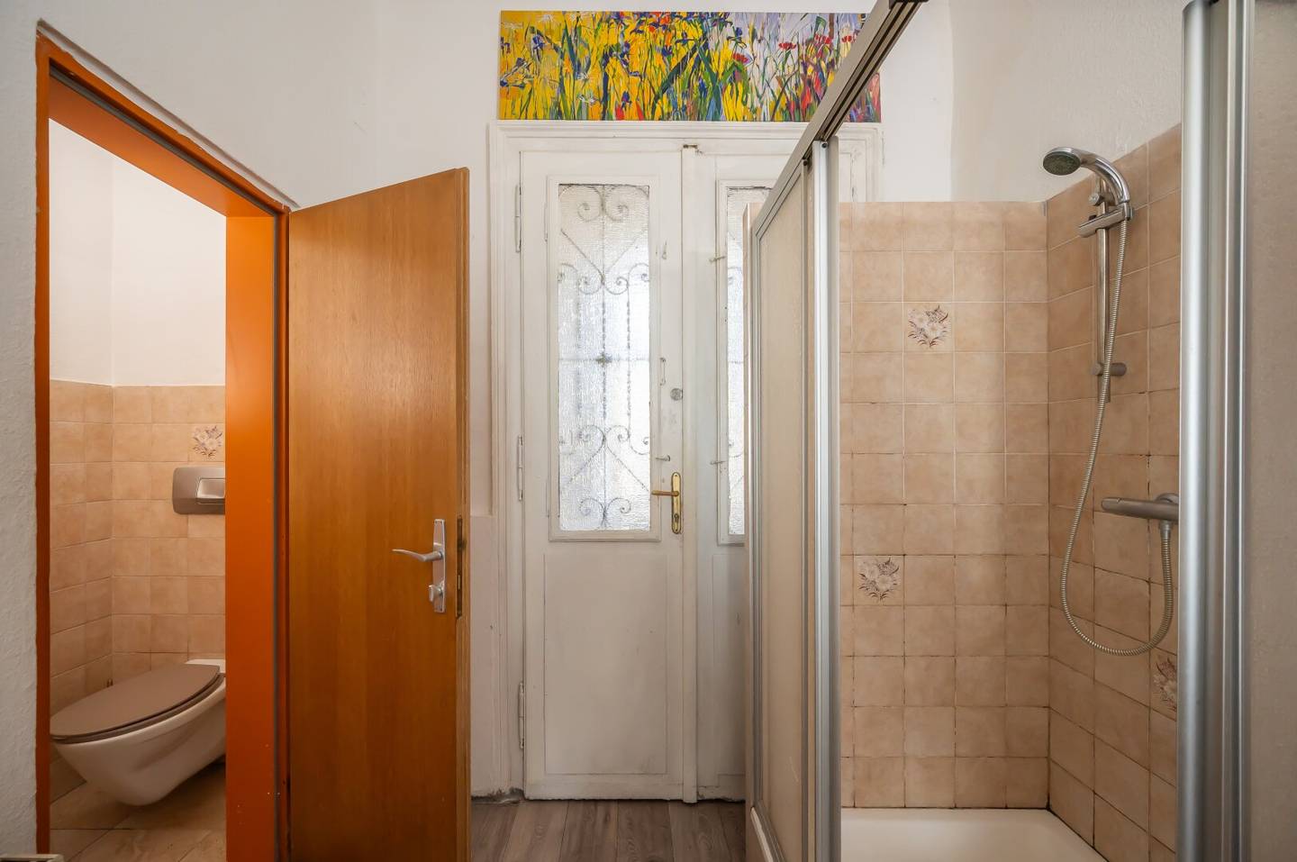 New in need of renovation one-room old building apartment for self-realization