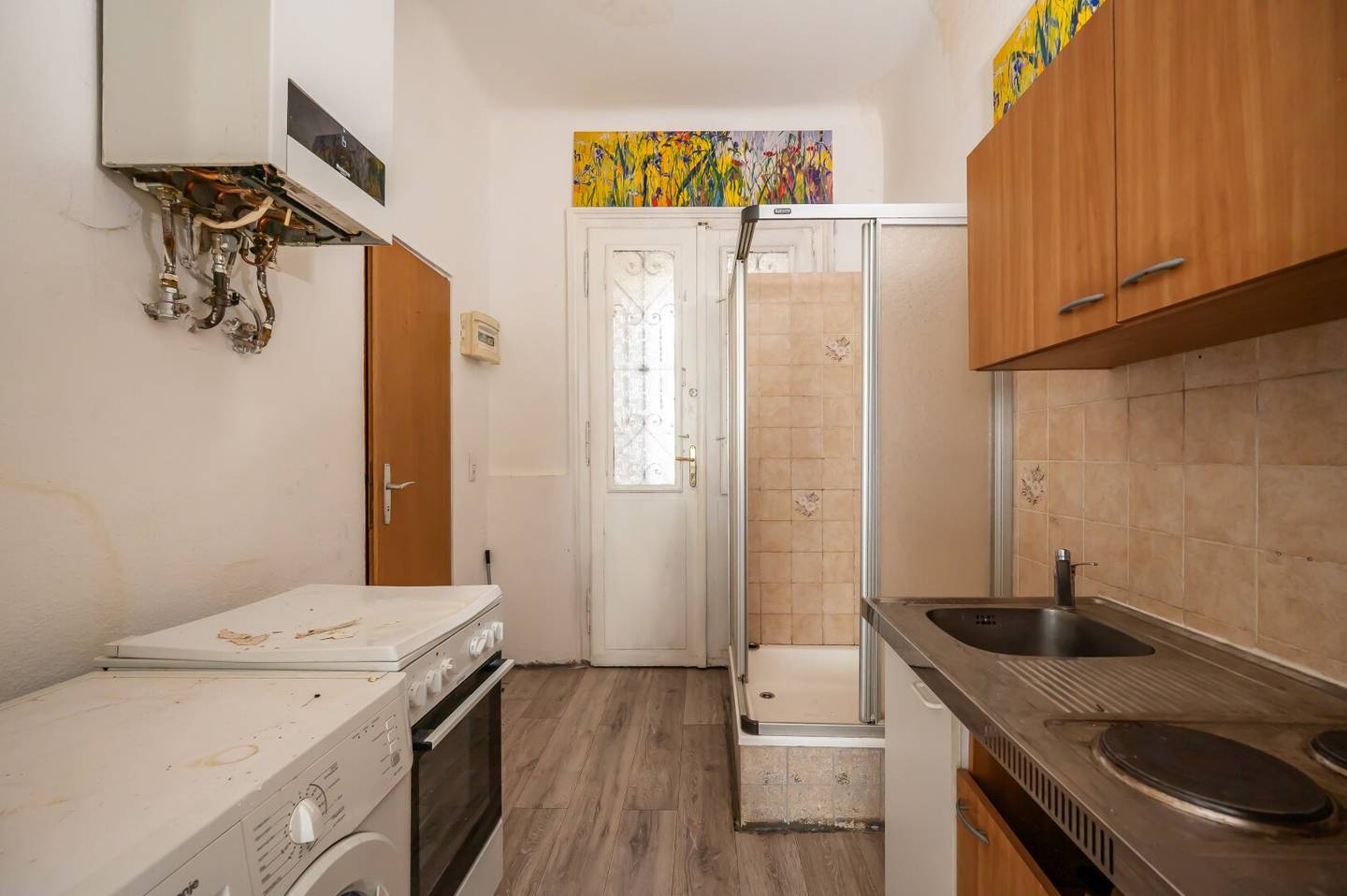 New in need of renovation one-room old building apartment for self-realization