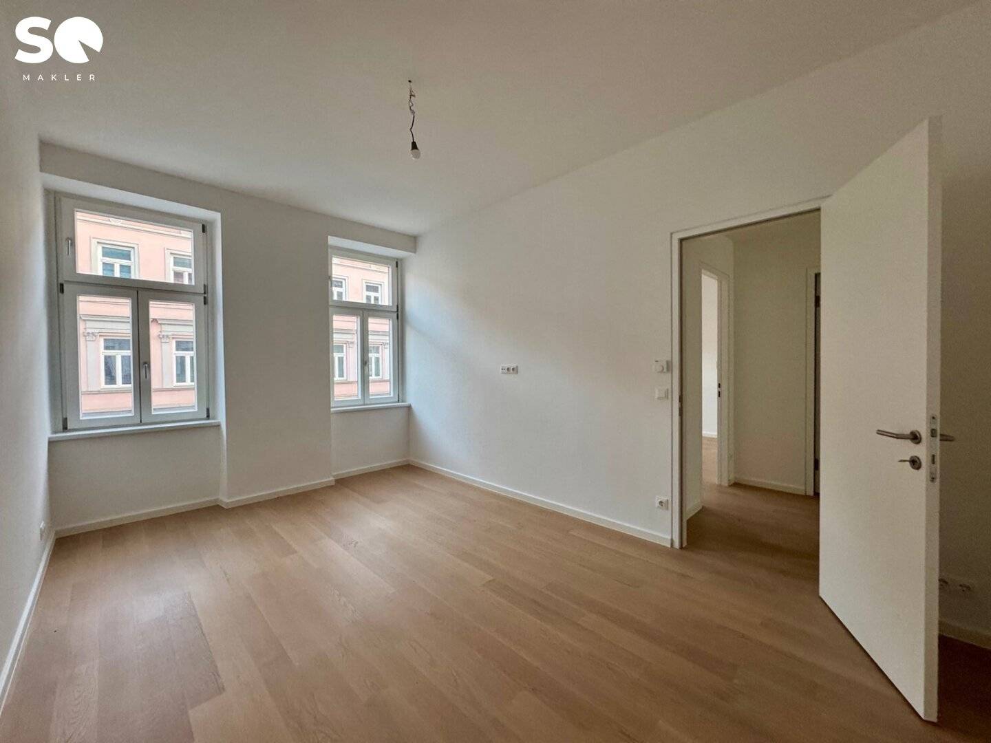 SQ Old Building: Stylish Terrace Apartment in Quiet Location